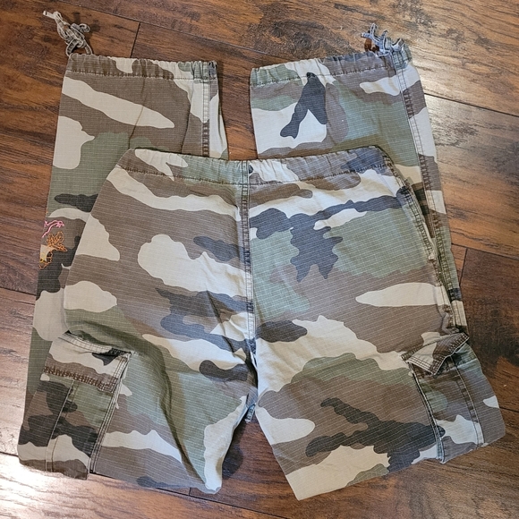 Mossimo Wide Leg Camo Cargo Pants 9 - Picture 8 of 12